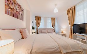 Anastasia Apartments With Parking